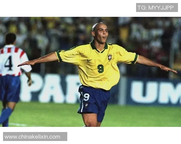 04年退役的足球明星及其对足球界的影响与传奇故事解析