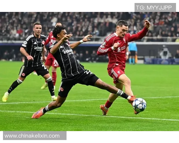 10月22日足球明星精彩表现回顾与赛场瞬间分析